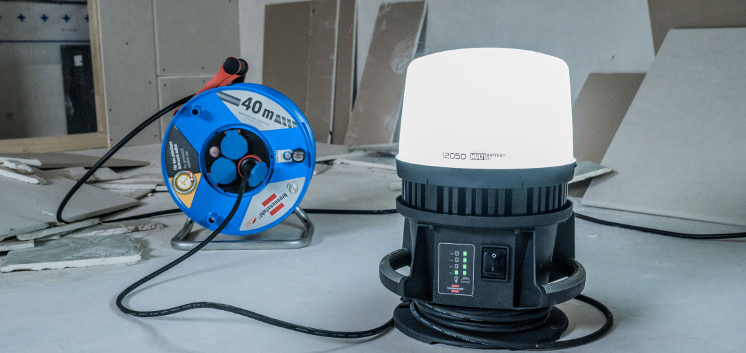 Un dôme de lumière sur vos chantiers grâce au projecteur Multi Battery 12050 MH de Brennenstuhl