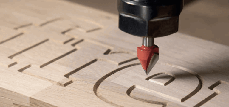 Comment bien choisir sa fraise de défonceuse ? Guide pratique Freud