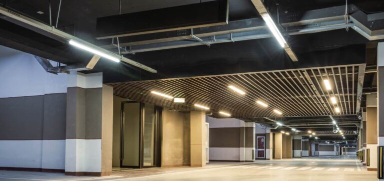 Philips dévoile la troisième génération des luminaires innovants et de haute qualité CoreLine Etanche